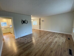 1440 Ethel St in Kelowna, BC - Building Photo - Building Photo