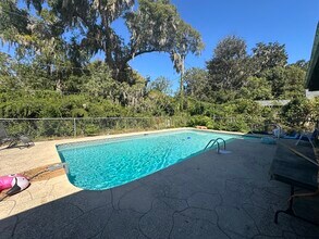 1536 NW 7th Ave in Gainesville, FL - Foto de edificio - Building Photo