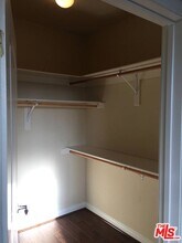 962 S Gramercy Dr-Unit -205 in Los Angeles, CA - Building Photo - Building Photo