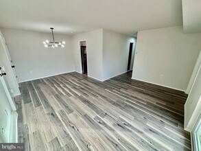 327 St Marys Ave in La Plata, MD - Building Photo - Building Photo
