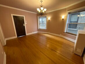 5717 N Artesian Ave in Chicago, IL - Building Photo - Building Photo