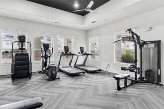 14807 Woodland Hills Dr in Humble, TX - Foto de edificio - Building Photo