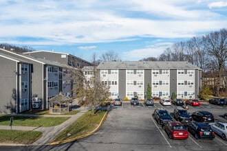 Fairmount Heights in Woonsocket, RI - Foto de edificio - Building Photo