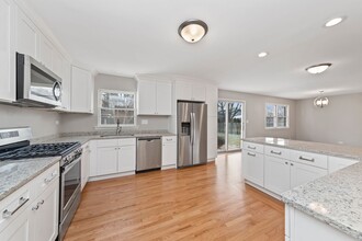 1560 Warbler Dr in Naperville, IL - Building Photo - Building Photo