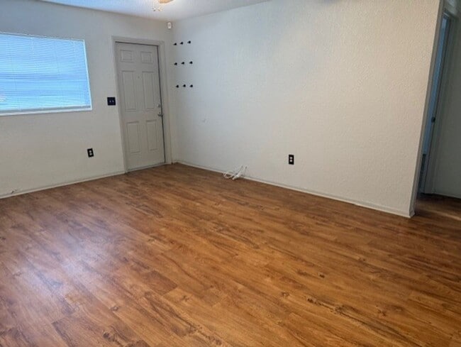 1517 S Taylor Rd in Seffner, FL - Building Photo - Building Photo
