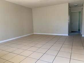 Rancho Pointe Apartments in Spring Valley, CA - Foto de edificio - Building Photo