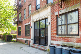 2102 Dean St in Brooklyn, NY - Foto de edificio - Building Photo