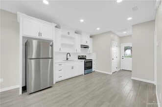 12 Crestview St-Unit -2 in Weslaco, TX - Building Photo - Building Photo