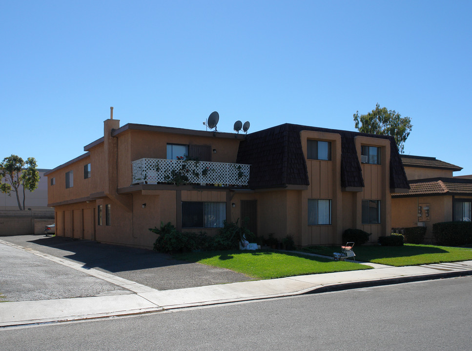 6582 Westpark Pl in Westminster, CA - Foto de edificio