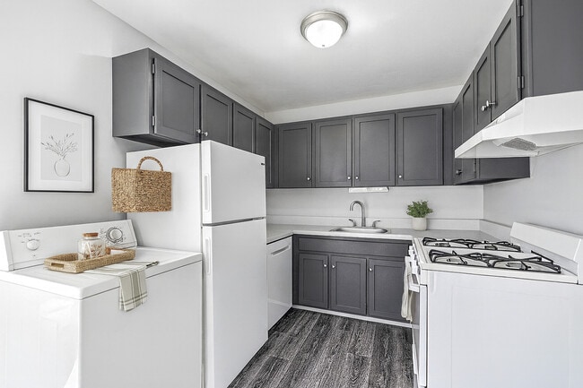 Lakeside Villas in Columbus, OH - Building Photo - Building Photo