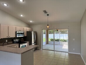 3928 Champagne Ave in North Port, FL - Foto de edificio - Building Photo