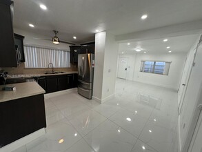 215 W 44th St in Hialeah, FL - Building Photo - Building Photo