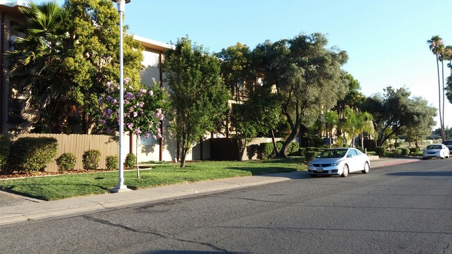 2200 Royale Rd-Unit -35 in Sacramento, CA - Building Photo - Building Photo
