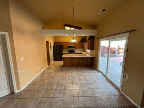1672 W Julieanne Ave in Porterville, CA - Building Photo - Building Photo
