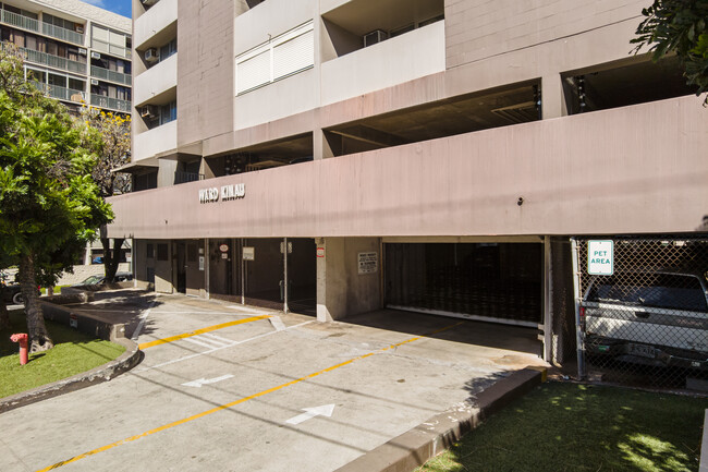 Ward Kinau in Honolulu, HI - Building Photo - Building Photo