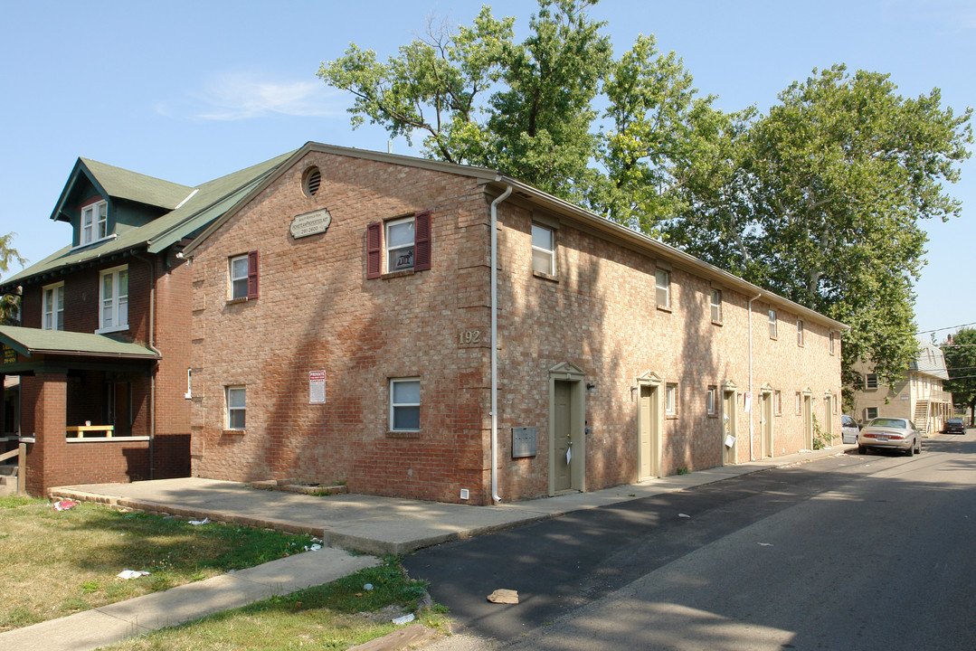 192 E 12th Ave in Columbus, OH - Building Photo