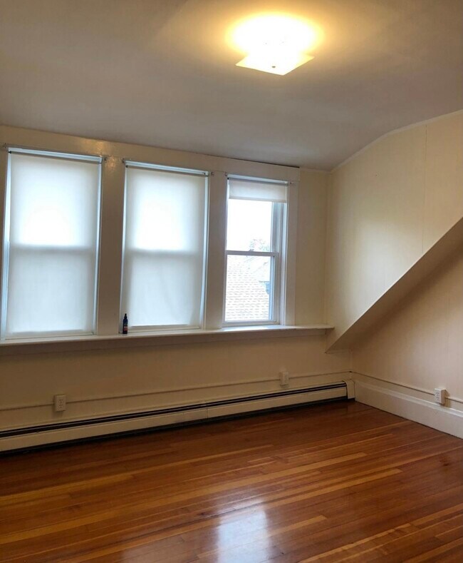 20 Howard St in Waltham, MA - Building Photo - Building Photo