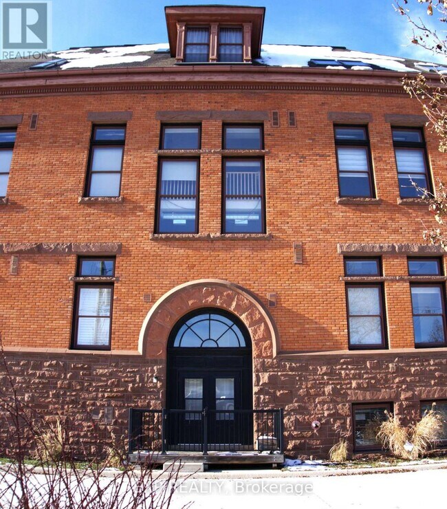 200 Stinson St in Hamilton, ON - Building Photo - Building Photo