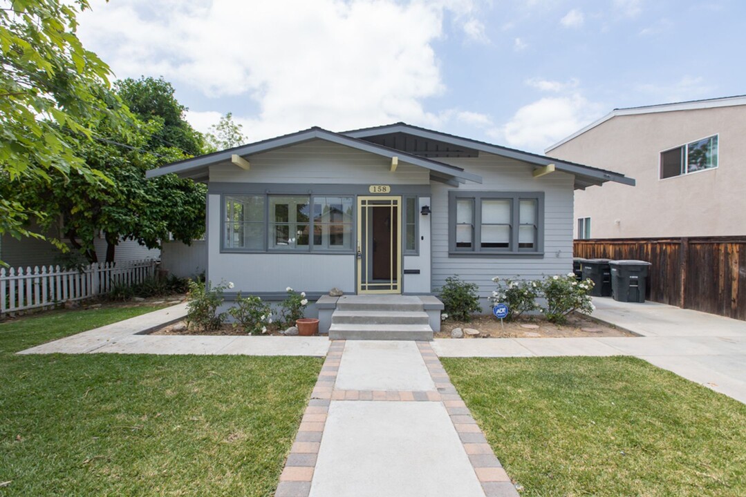 158 S Harwood St in Orange, CA - Foto de edificio