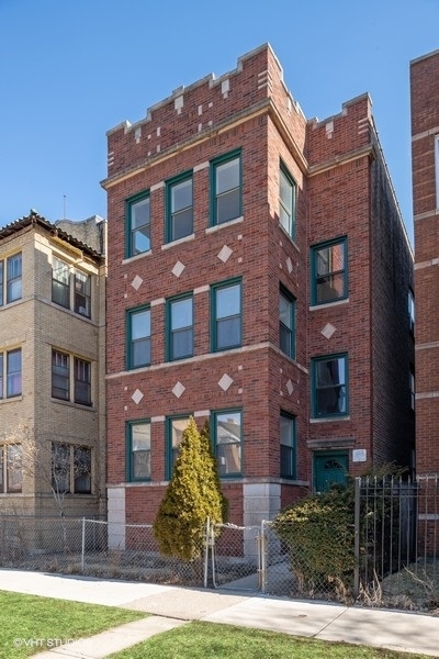 5045 N Troy St in Chicago, IL - Building Photo