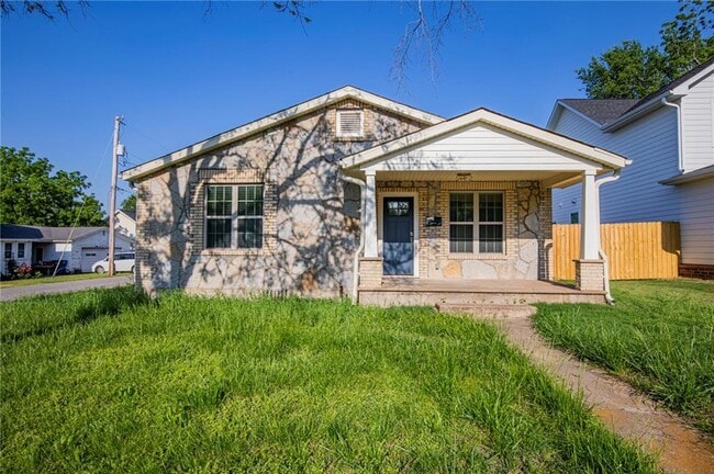 717 N Mt Olive St in Siloam Springs, AR - Building Photo - Building Photo