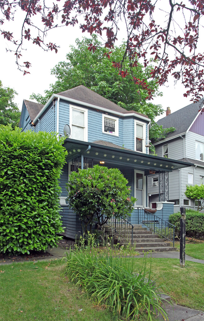 216 Tacoma Ave N in Tacoma, WA - Foto de edificio - Building Photo