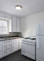 704 W 1st St in Waterloo, IA - Building Photo