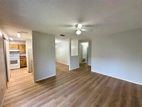 4100 Pershing Pointe Pl in Orlando, FL - Building Photo - Building Photo