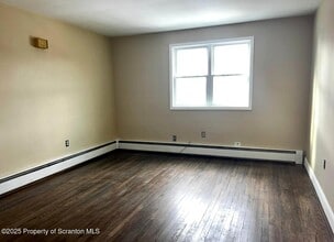 811 Glenwood Rd in Old Forge, PA - Building Photo - Building Photo