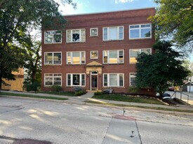 418 S 4th St in Mankato, MN - Building Photo