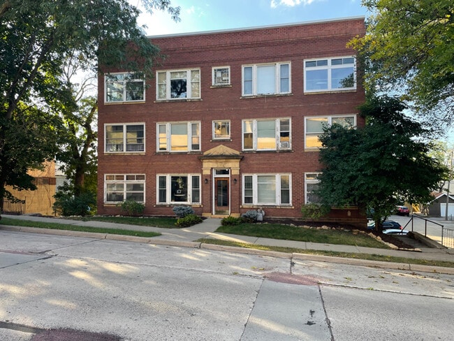 418 S 4th St