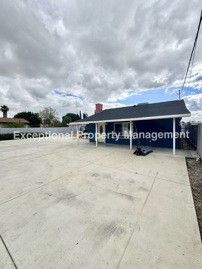 8047 Laurel Ave in Fontana, CA - Building Photo - Building Photo