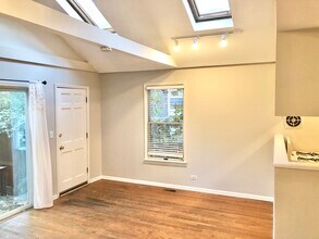 2233 N Janssen Ave, Unit Lincoln Park Coach House in Chicago, IL - Building Photo - Building Photo
