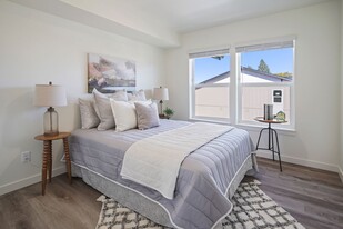 385 SE Reed Market Rd in Bend, OR - Building Photo