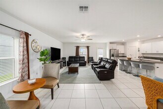 6300 Beverly Hls Dr in Zephyrhills, FL - Building Photo - Building Photo