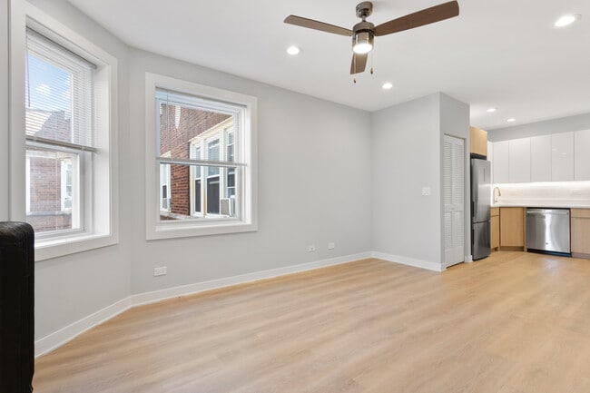 7383 N Damen Ave in Chicago, IL - Building Photo - Building Photo