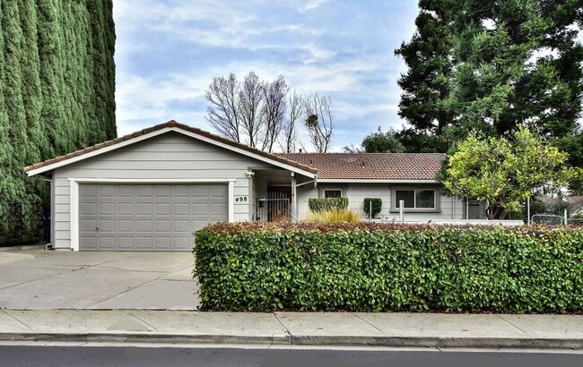 498 Nut Tree Ct in Vacaville, CA - Building Photo - Building Photo