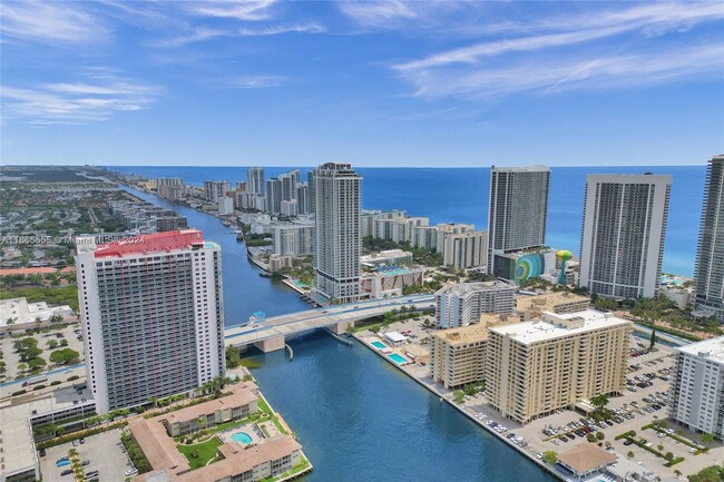 2600 E Hallandale Beach Blvd, Unit # T1201 in Hallandale Beach, FL - Foto de edificio - Building Photo