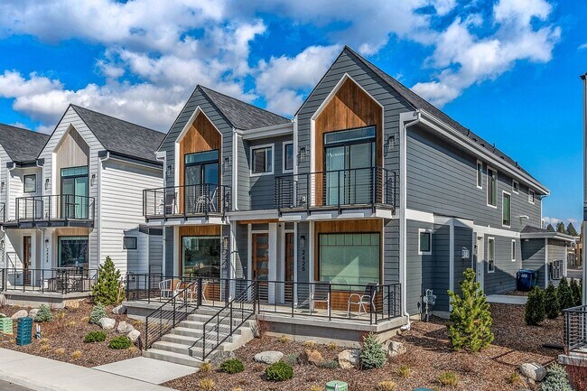 2426-2530 N Atlas Rd in Fernan Lake Village, ID - Building Photo - Building Photo