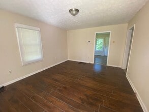 302 Oak St in Hogansville, GA - Building Photo - Building Photo
