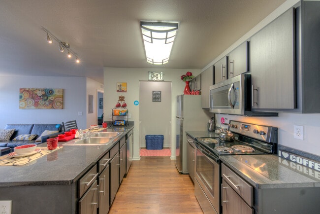 The Club at Chandler Crossings in East Lansing, MI - Building Photo - Building Photo