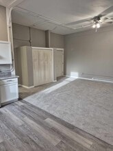 19 W Central St, Unit 3 in Chippewa Falls, WI - Building Photo - Building Photo