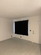 501 Blue Heron Dr, Unit 108A in Hallandale Beach, FL - Building Photo - Building Photo