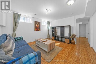 103 Fontainbleau Dr in Toronto, ON - Building Photo - Building Photo