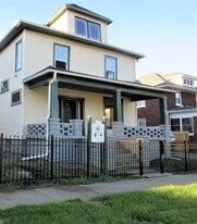 108 W Columbia Ave, Unit 201 in Champaign, IL - Building Photo