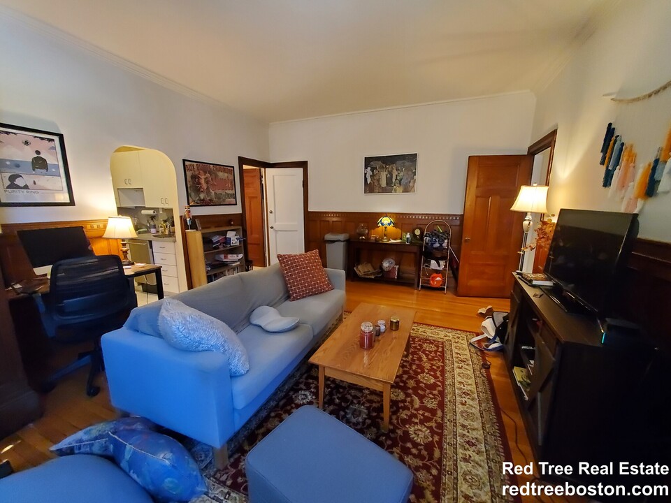 1738 Beacon St, Unit 2 in Brookline, MA - Foto de edificio