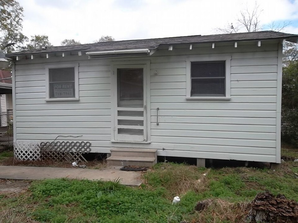 2040 Kingsley Dr in Beaumont, TX - Building Photo
