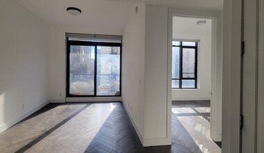 1112 44th Dr, Unit #3B in Long Island City, NY - Building Photo - Building Photo