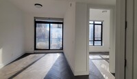 1112 44th Dr, Unit #3B in Long Island City, NY - Foto de edificio - Building Photo