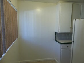 1007 E El Monte Way in Dinuba, CA - Building Photo - Building Photo